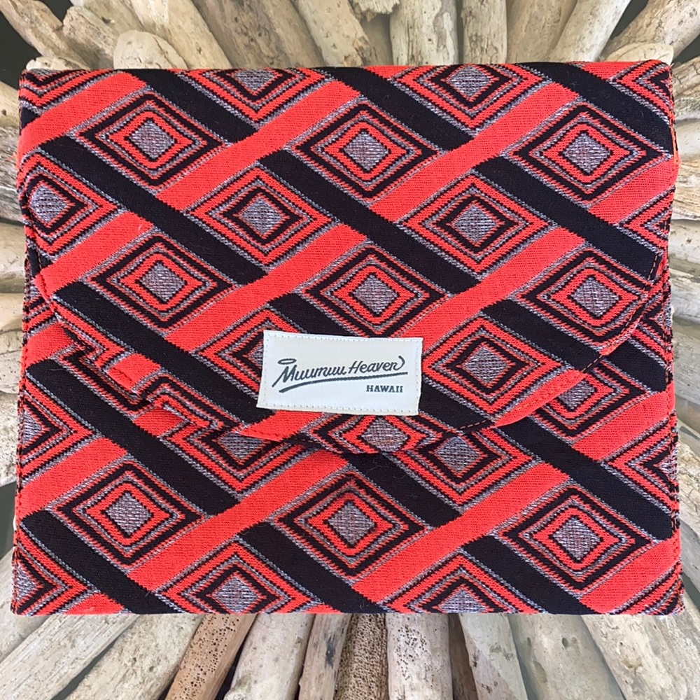 Muumuu Heaven Velcro Clutch